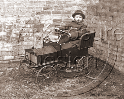 Young lad from Reading in Berkshire c1910s