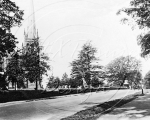 Reading Road and St Paul's Church, Reading Road, Wokingham in Berkshire c1910s