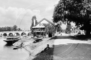 Maidenhead Bridge in Berkshire c1899