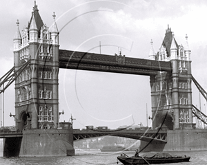 Picture of London - Tower Bridge c1930s - N041