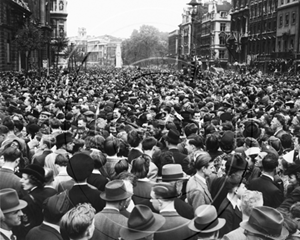 Picture of London - Whitehall, VE Day 1945 - N114
