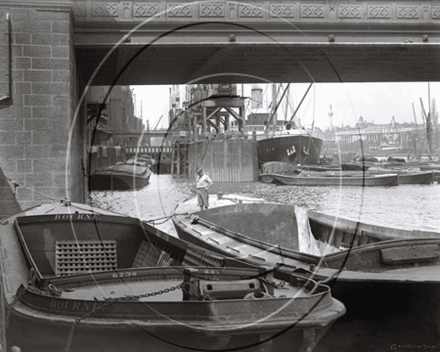 Picture of London - The Bankside by Tower Bridge c1930s - N142