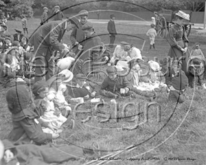 Picture of London - Ragged School Epping trip c1907 - N575