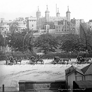 Picture of London - Tower of London & Cab Rank c1890s - N737