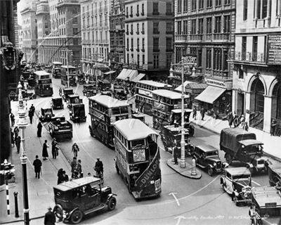 Piccadilly in Central London c1933