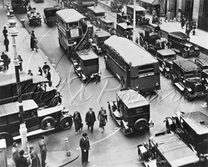 Piccadilly in Central London c1933