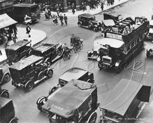 Piccadilly in Central London c1933