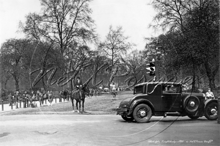 Albert Gate, Knightsbridge in Central London c1933