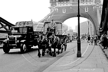 Picture of London - Tower Bridge & Wagon c1950s - N2162