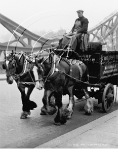 Picture of London - Tower Bridge & Wagon c1950s - N2163