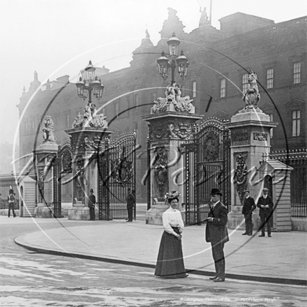 Victorian tourists standing outside Buckingham Palace in London c1890s