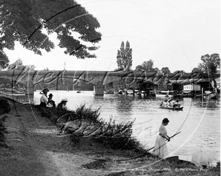 Picture of Middx - Staines Bridge c1900s - N1391