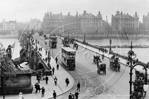 Vehicles on Westminster Bridge in London c1900s Vehicles on Westminster Bridge in London c1900s