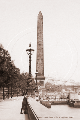 Cleopatras Needle, Thames Embankment in London c1890s