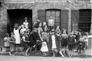 Picture of London, E - East End Children c1930s - N047