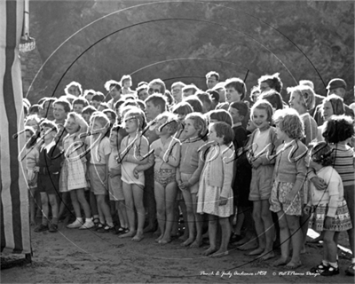 Picture of Misc - Kids, Punch and Judy Show c1958 - N1978