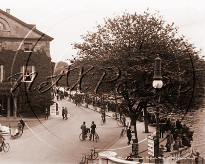 The Swan Hotel and The Embankment, Bedford in Bedfordshire c1930s