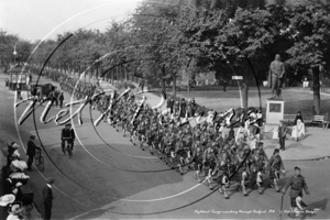 Bunyan Statue, De Pary's Avenue with Marching Soldiers, Bedford in Bedfordshire c1914