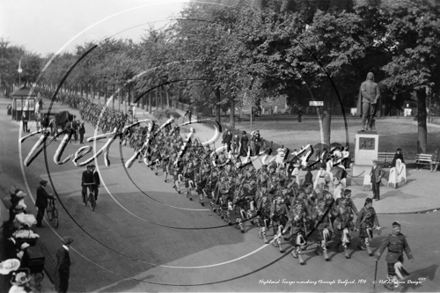 Bunyan Statue, De Pary's Avenue with Marching Soldiers, Bedford in Bedfordshire c1914