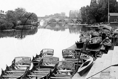 Maidenhead Bridge, Maidenhead in Berkshire c1900s