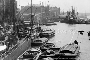 Picture of London - The Thames from Tower Bridge c1900s - N3181