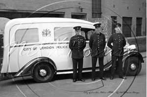 Picture of London Life - City of London Policemen and Police Van c1940s - N3251