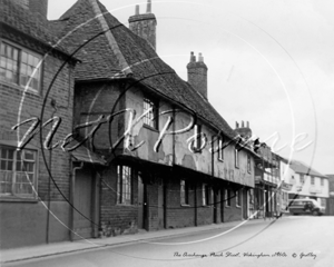 The Overhangs in Peach Street, Wokingham in Berkshire c1960s  Photograpers: Ken & Edna Goatley, Wokingham