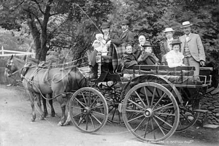 Picture of Isle of Man - Horse and Carriage c1890s - N3366