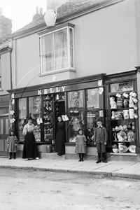 Picture of Devon - Chudleigh, Fore Street  c1900s - N3474