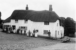 Picture of Devon - Chudleigh, Thatched Cottage and Occupants c1900s - N3472