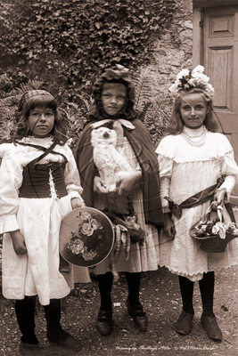 Picture of Devon - Chudleigh, Dressing up time c1900s - N3614