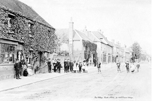 Picture of Berks - Theale, High Street August 1905 - N3719