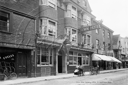 Picture of Wilts - Salisbury, High Street, Crown Hotel c1900s - N3850