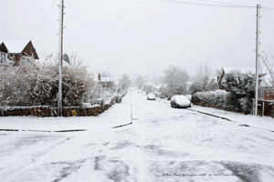 Snow Scene of Arthur Road, Wokingham in Berkshire take by Vince Chin on 6th April 2006