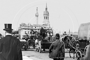 Picture of London - The Thames, London Bridge with traffic c1890s - N4311