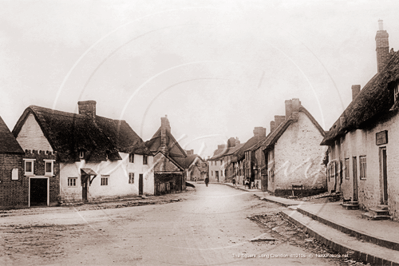 Picture of Bucks - Long Crendon, The Square c1910s - N4543