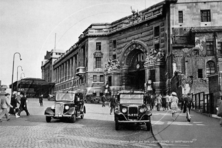 Picture of London, SE - Waterloo Station and London Taxis c1940s - N4764