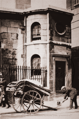 Picture of London - Giltspur Street, Watch House c1900s - N5026