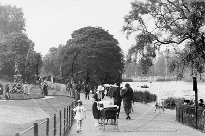 Kensington Gardens, Kensington in West London c1910s
