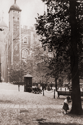 Visitors at The White Tower, The Tower of London in London c1900s