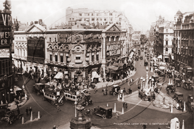 Piccadilly Circus in Central London c1930s