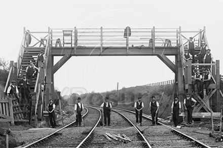 Berks - Wokingham, Station Footbridge c1913 - N5329 - B&W