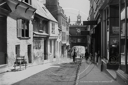 Picture of Devon - Totnes, Fore Street c1910s - N5442
